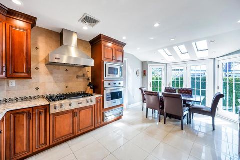 34 Duke Drive Manhasset Hills NY 11040