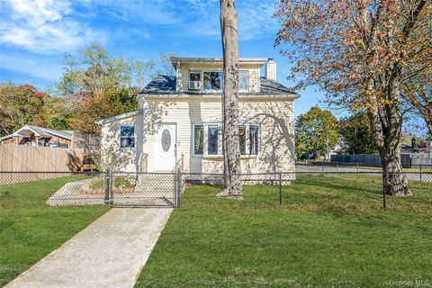 Photo of 267 Dogwood Road W, Mastic Beach, NY 11951 (MLS # 971125)