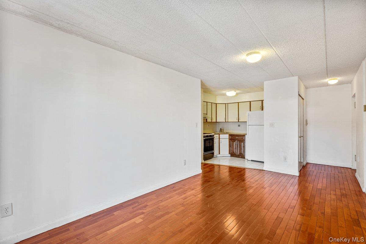 147-45 Barclay Ave 2