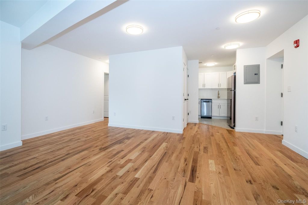 Photo of 671 Bronx River Road #LE, Yonkers, NY 10704 (MLS # 991650)