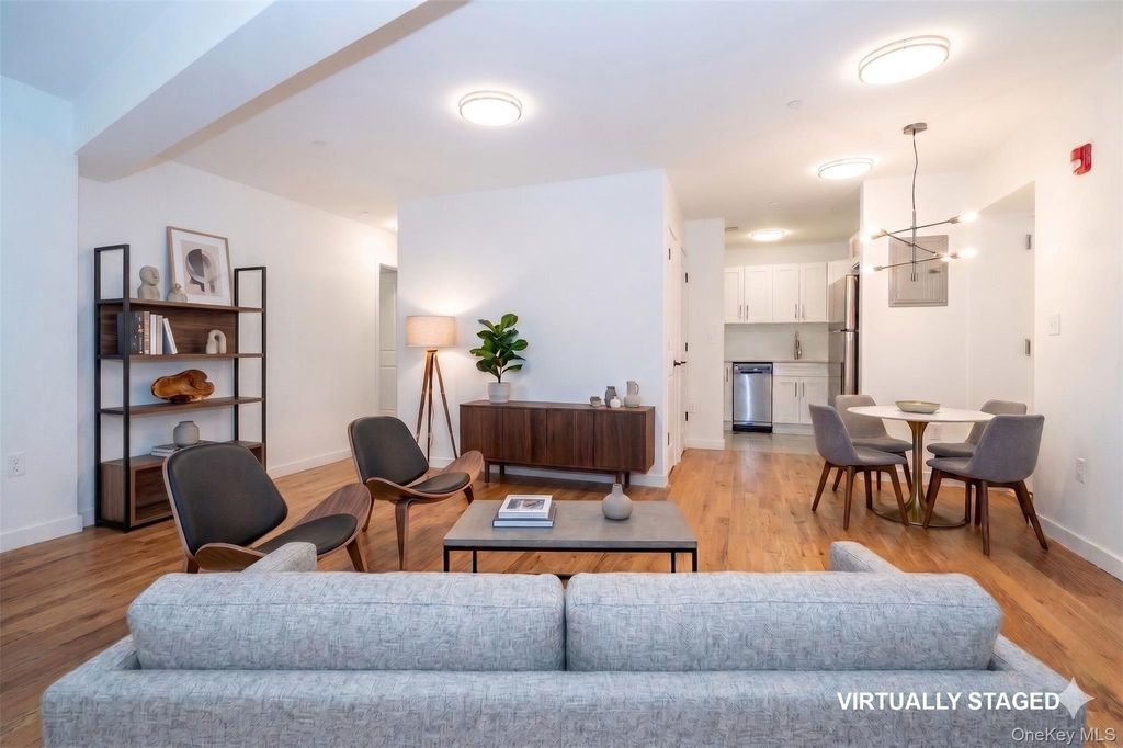 Photo of 671 Bronx River Road #LE, Yonkers, NY 10704 (MLS # 991650)