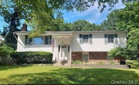 42 Noahs Path Rocky Point NY 11778