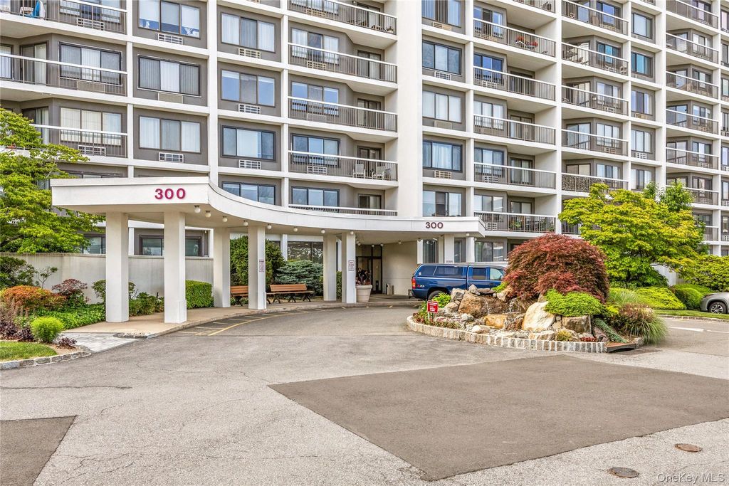 Photo of 300 High Point Drive #514, Hartsdale, NY 10530 (MLS # 1003987)