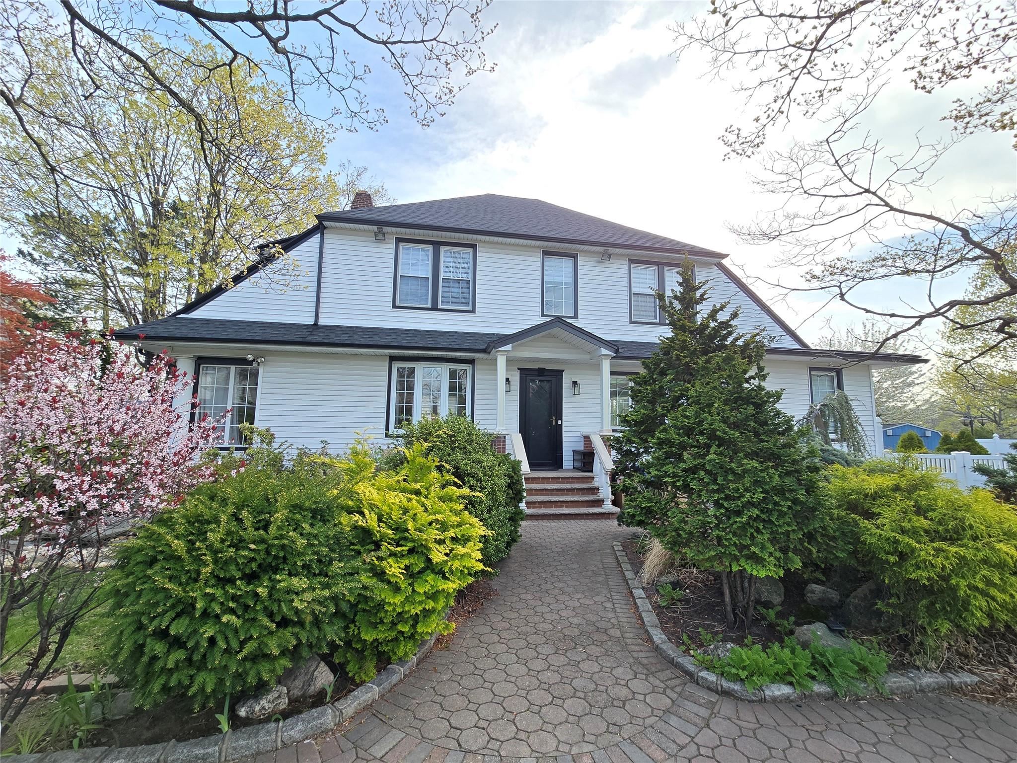 Property for Sale at Hill Court, Malba, Queens, NY - Bedrooms: 4 
Bathrooms: 4 
Rooms: 10  - $1,628,000