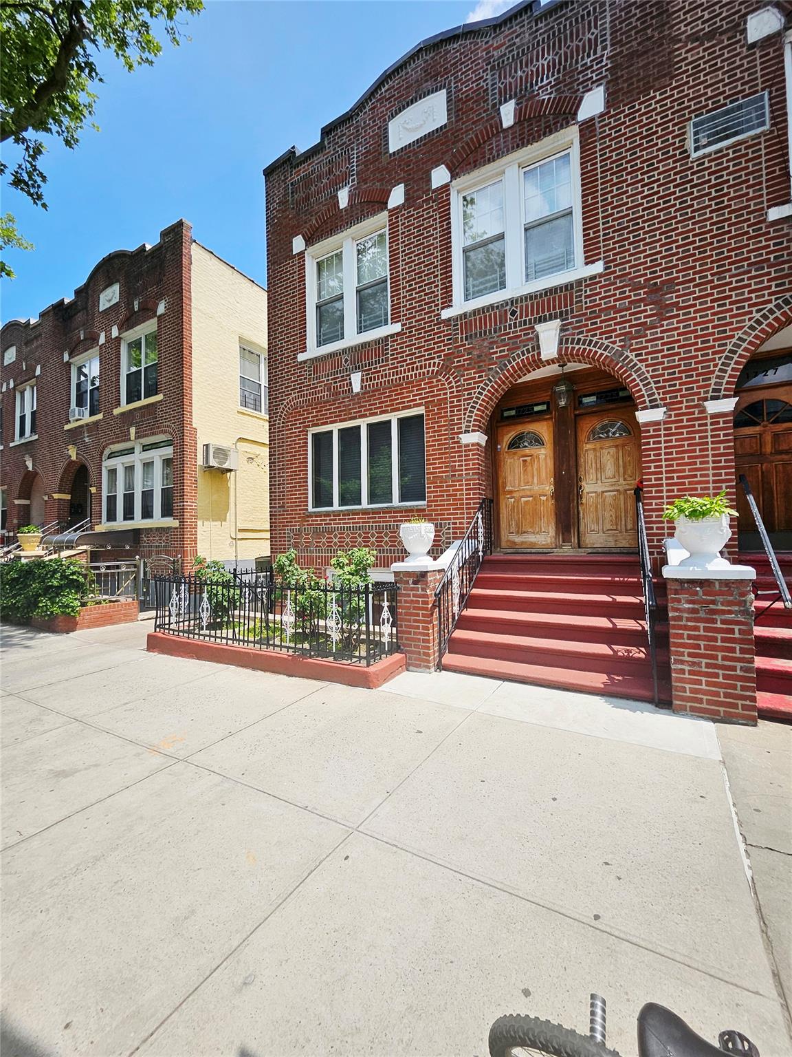 1725 W 4th Street