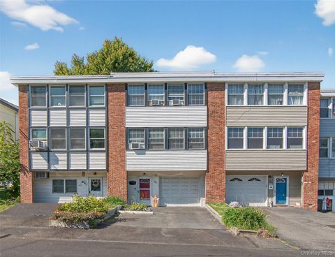 Photo of 33 W Overlook Road, West Haverstraw, NY 10993 (MLS # 824924)