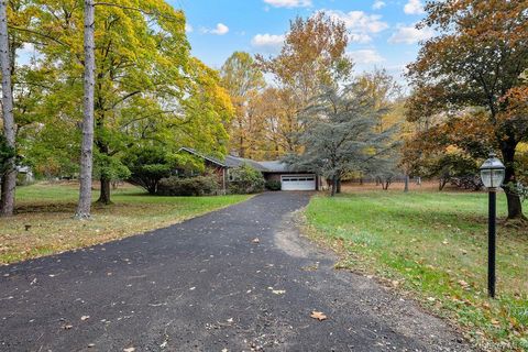 Photo of 5 Steinway Court, Suffern, NY 10901 (MLS # 925357)