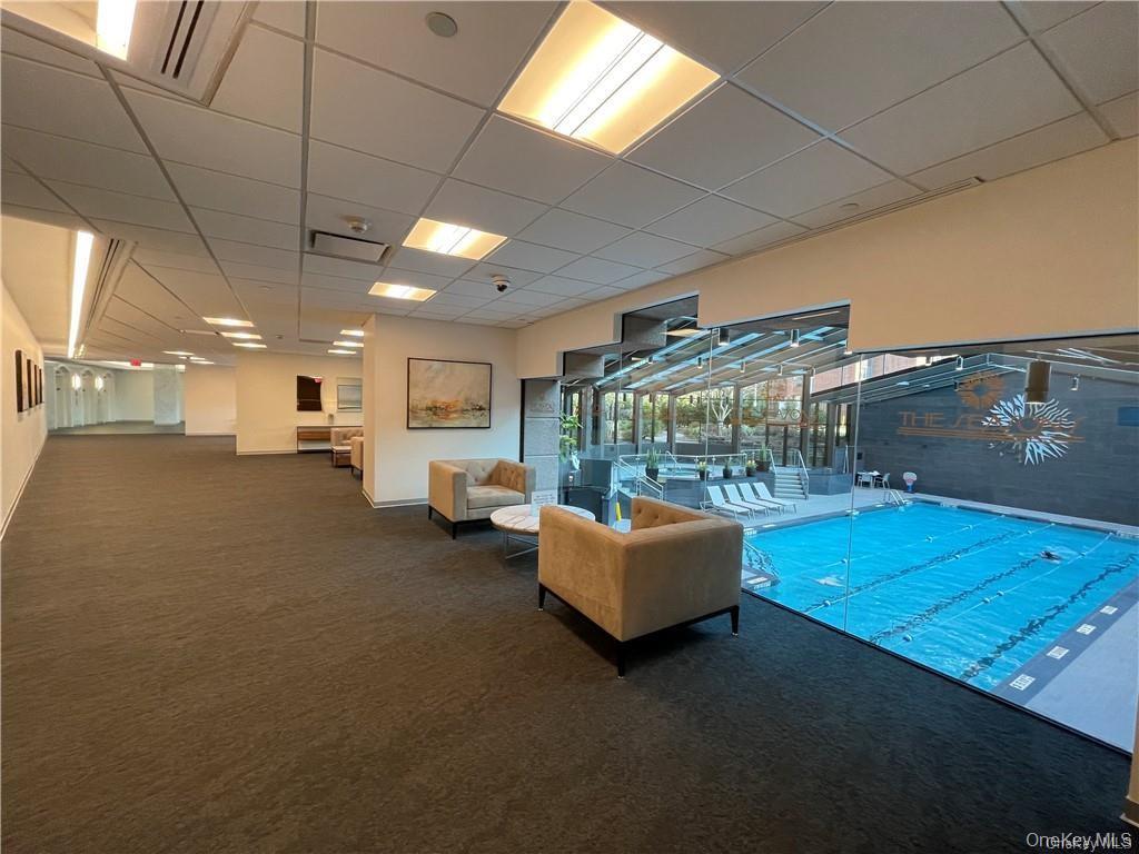 4 Martine Avenue 814