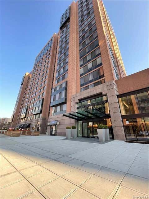 Condo For Rent - 4 Martine Avenue #814<br/> White Plains, NY 10606