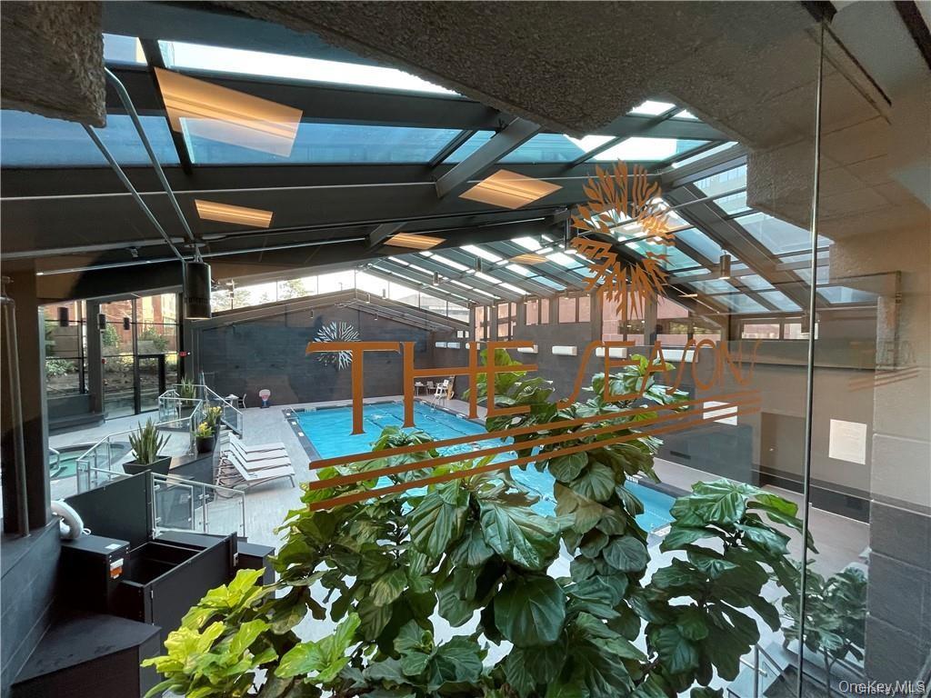 4 Martine Avenue 814