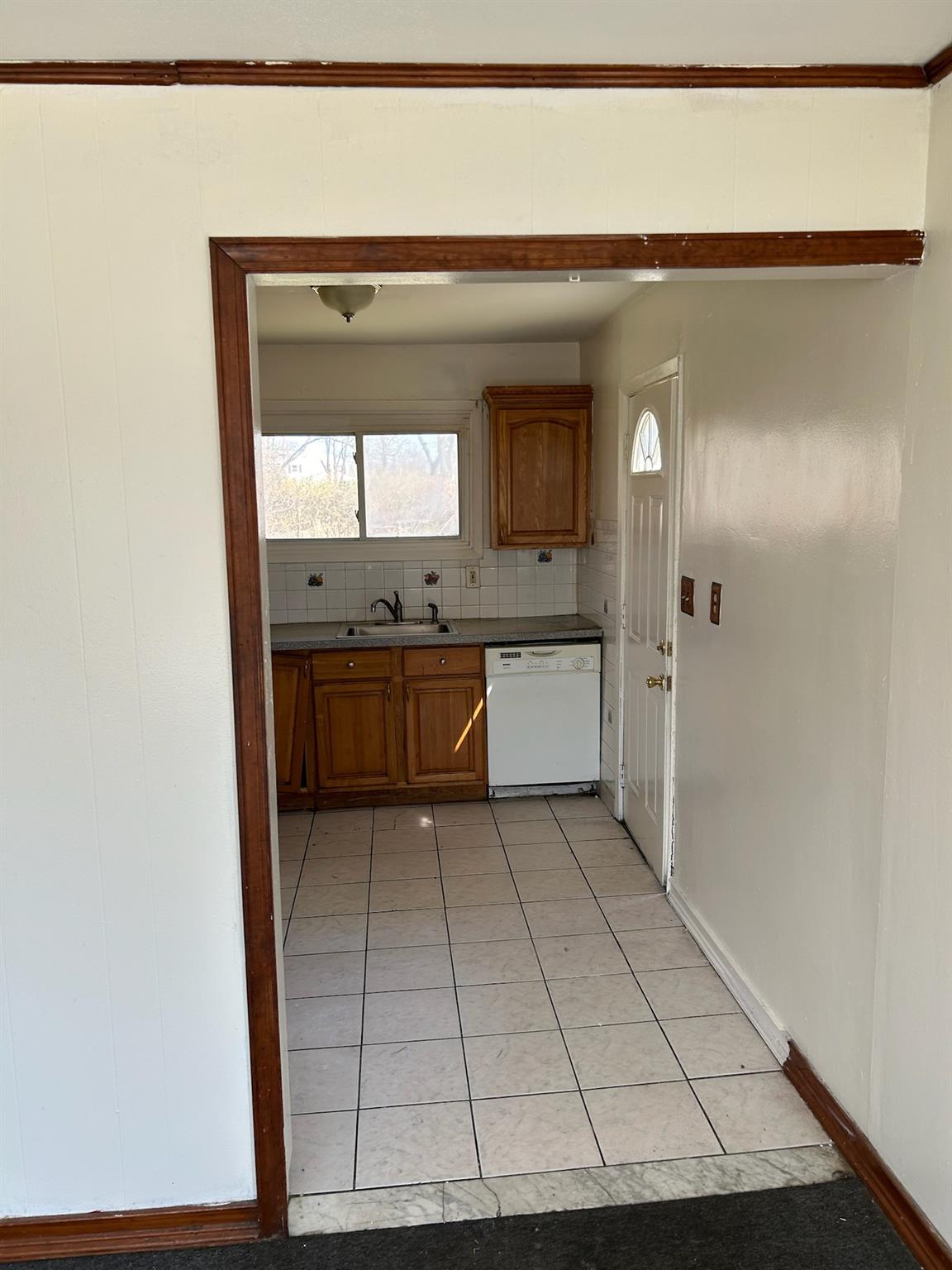 32 Penndale Drive, Amityville, New York image 5