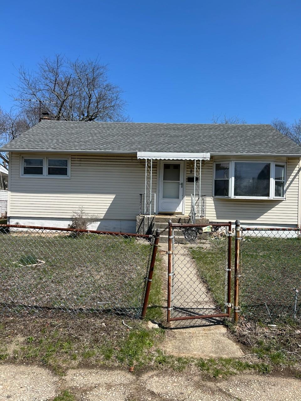 32 Penndale Drive, Amityville, New York image 1