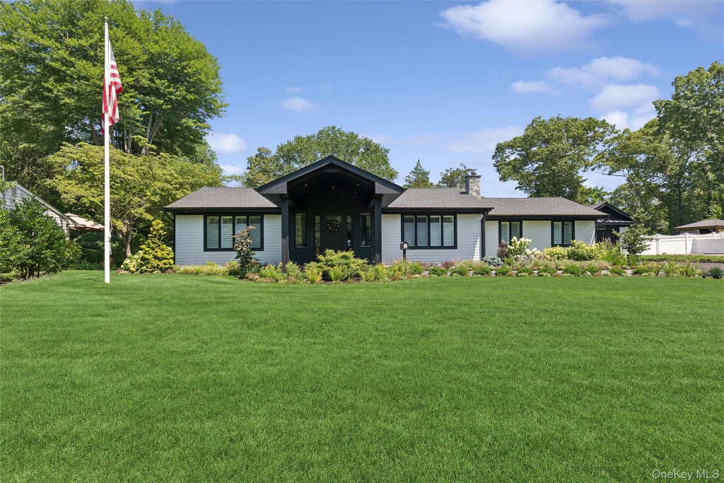 Photo of 7 King Arthurs Court, Saint James, NY 11780 (MLS # 1048649)