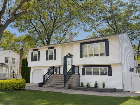 Homes For Sale - 72 Avenue B<br/> Holbrook, NY 11741