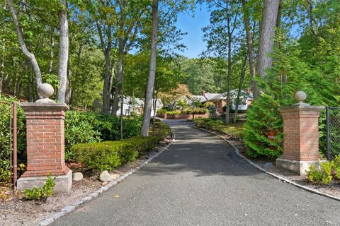Photo of 250 Manor Road, Huntington, NY 11743 (MLS # 920116)