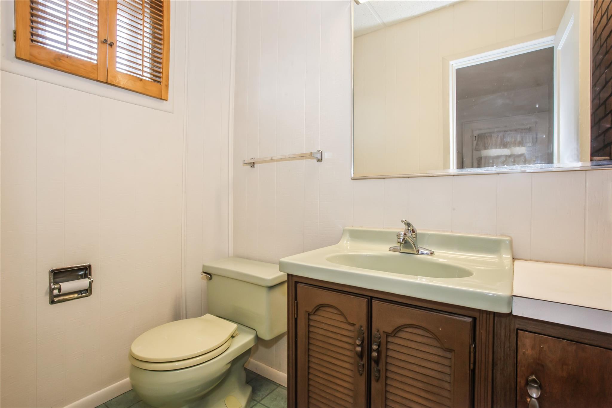 628 6th Avenue, New Hyde Park, New York image 14