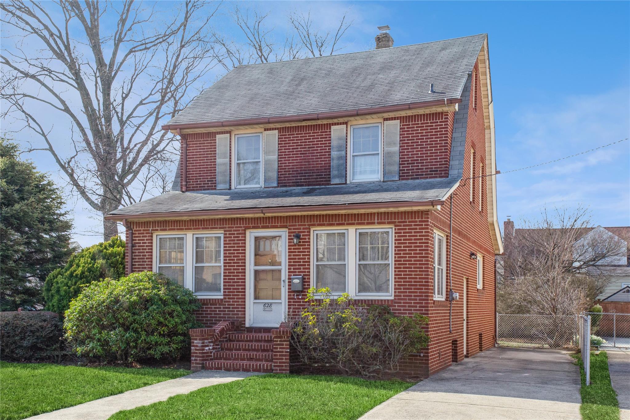 628 6th Avenue, New Hyde Park, New York image 2