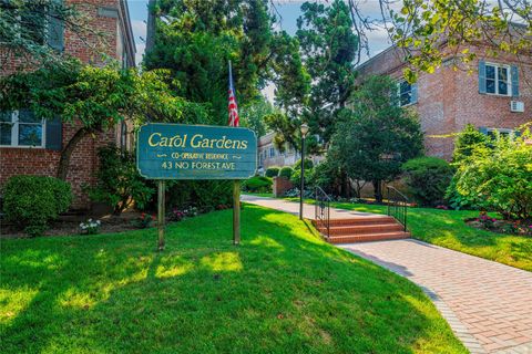 Photo of 43 N Forest Avenue #E 21, Rockville Centre, NY 11570 (MLS # 894356)