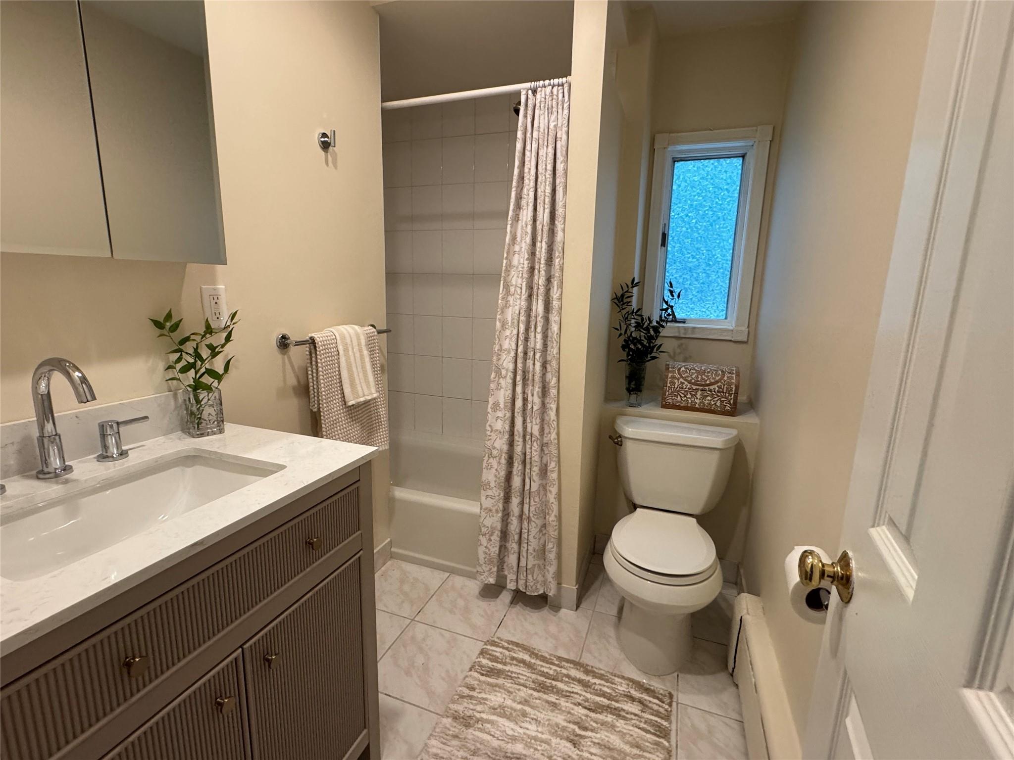 541 Peters Boulevard, Brightwaters, New York image 13
