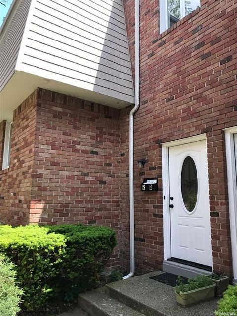 Photo of 2 B Graywood Road #B, Port Washington, NY 11050 (MLS # 1028779)