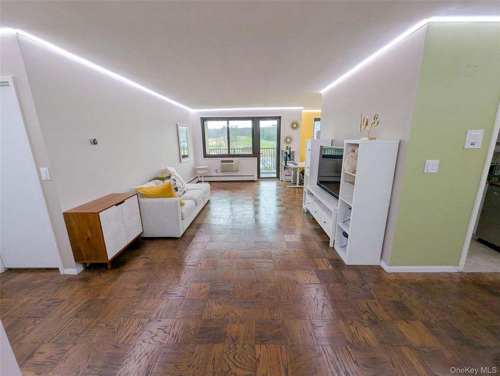 Photo of 100 E Hartsdale Avenue #4JE, Hartsdale, NY 10530 (MLS # 951671)