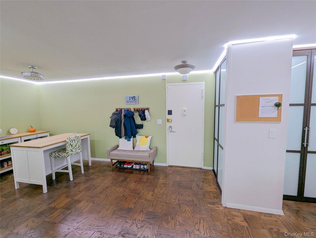 Photo of 100 E Hartsdale Avenue #4JE, Hartsdale, NY 10530 (MLS # 951671)