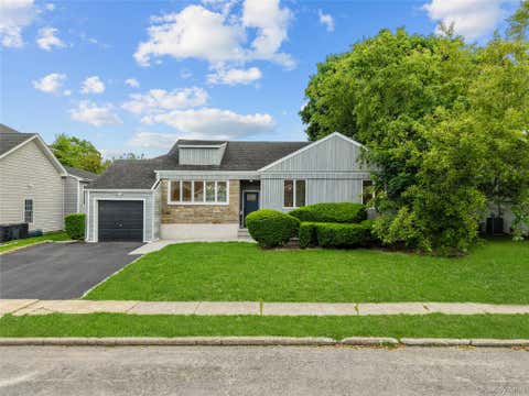 Homes For Rent - 31 Cail Drive<br/> Nassau County, East Rockaway, NY 11518