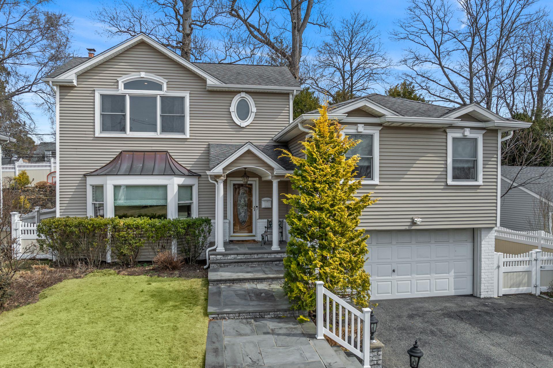 5 Tulip Lane, Port Washington, New York image 1