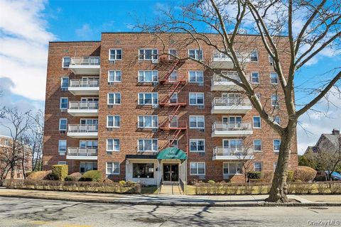 Photo of 415 Gramatan Avenue #3J, Mount Vernon, NY 10552 (MLS # 920237)