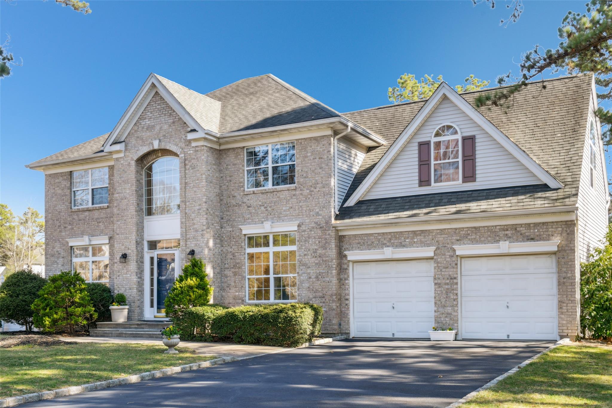 10 Pineland Court, Dix Hills, New York image 1