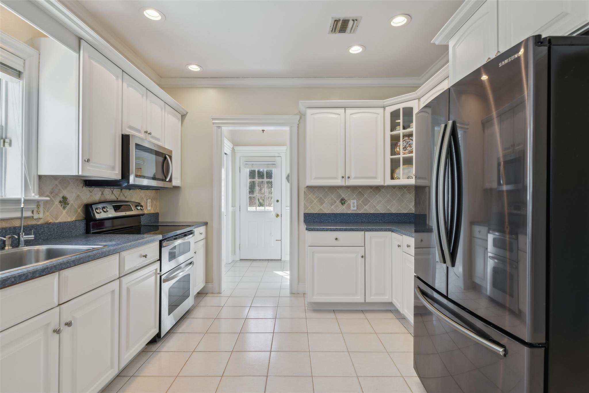 10 Pineland Court, Dix Hills, New York image 26