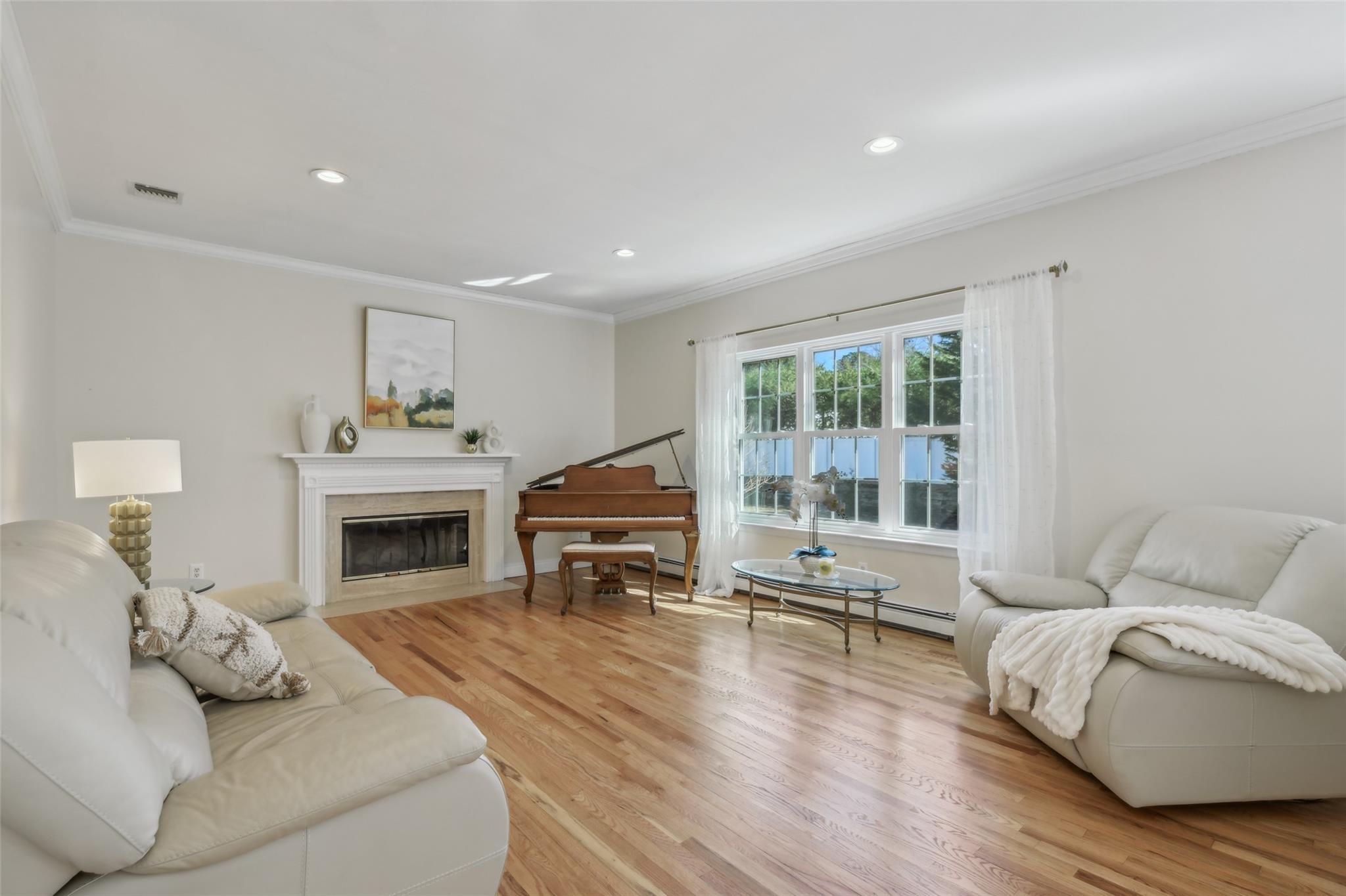 10 Pineland Court, Dix Hills, New York image 28