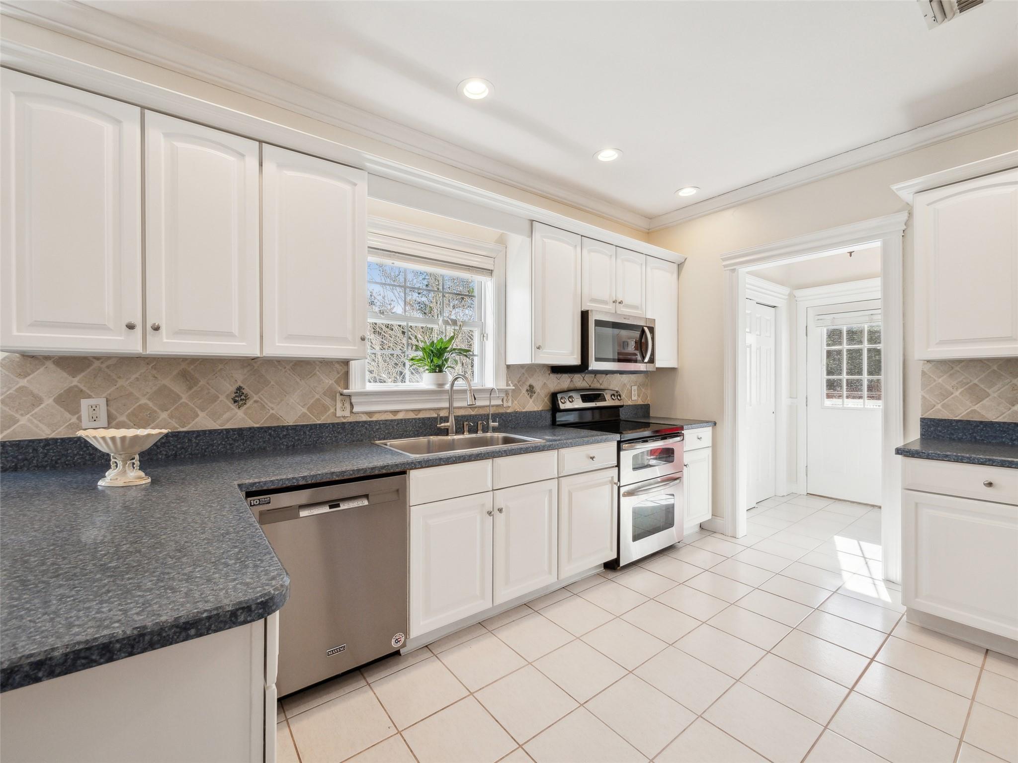 10 Pineland Court, Dix Hills, New York image 23