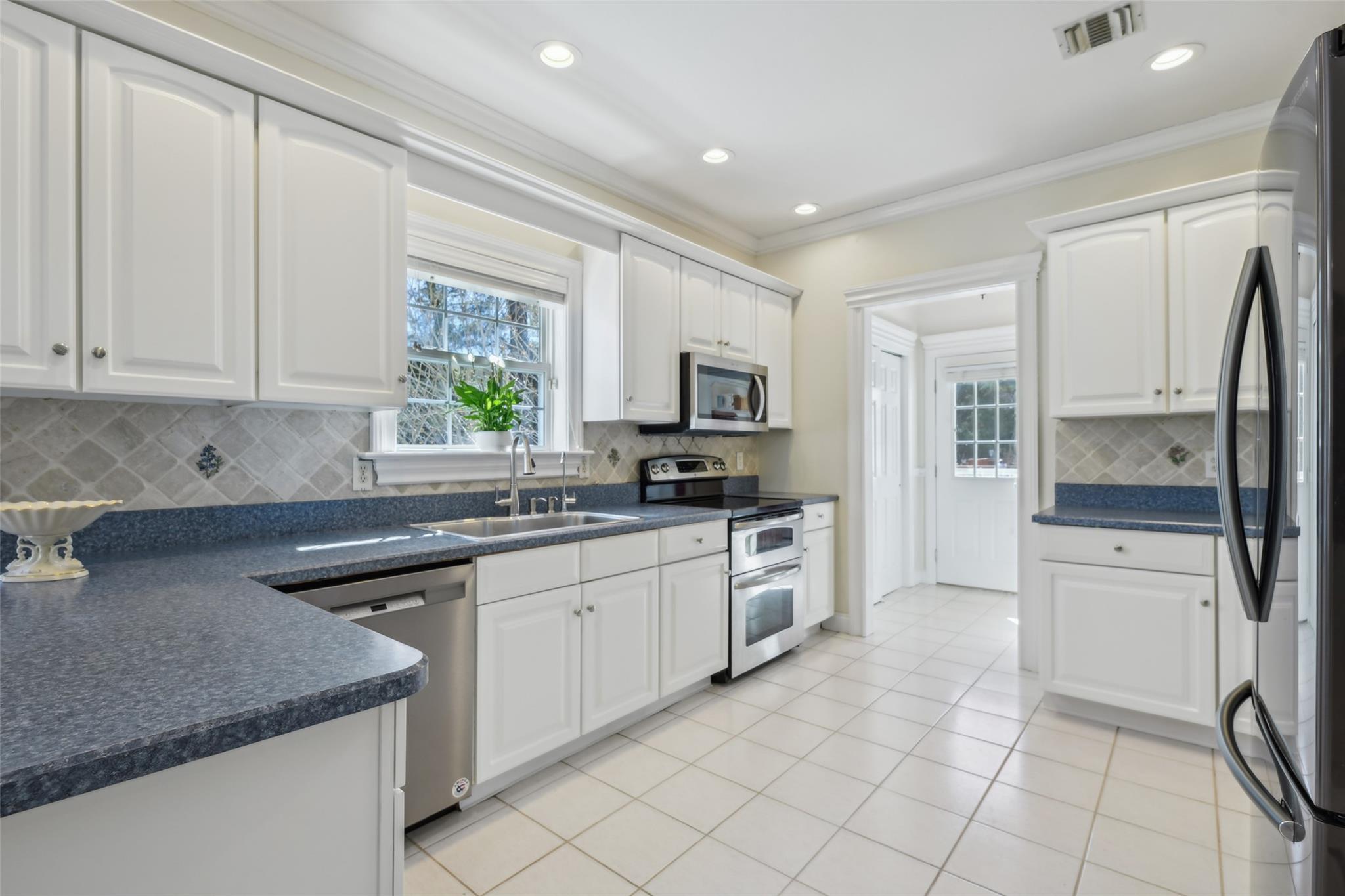 10 Pineland Court, Dix Hills, New York image 24