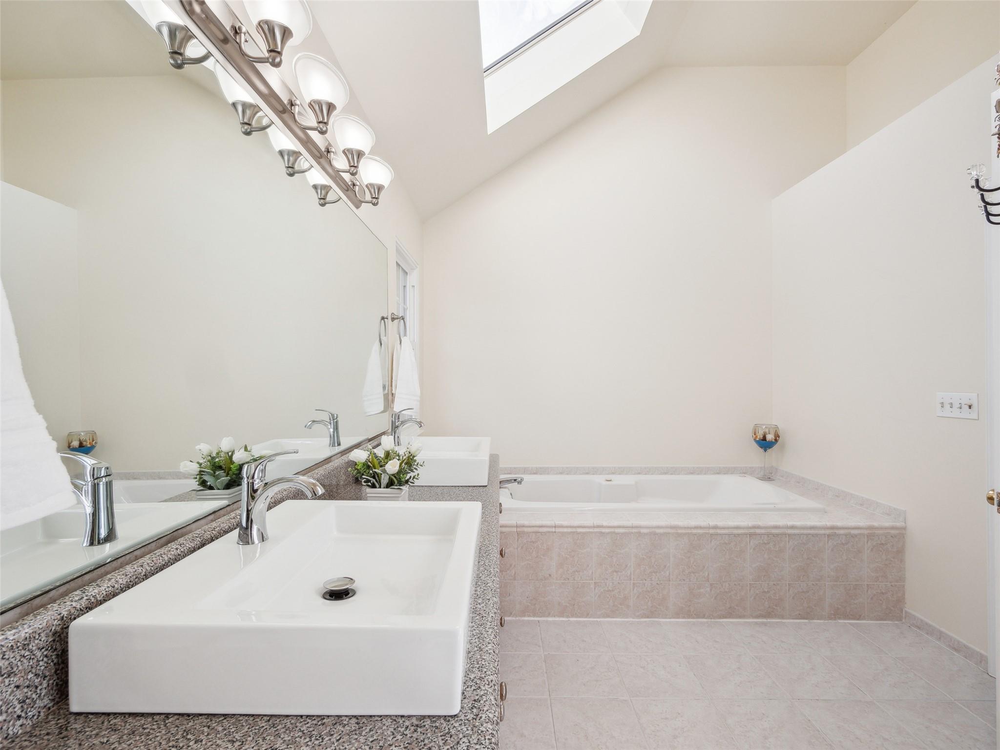 10 Pineland Court, Dix Hills, New York image 41