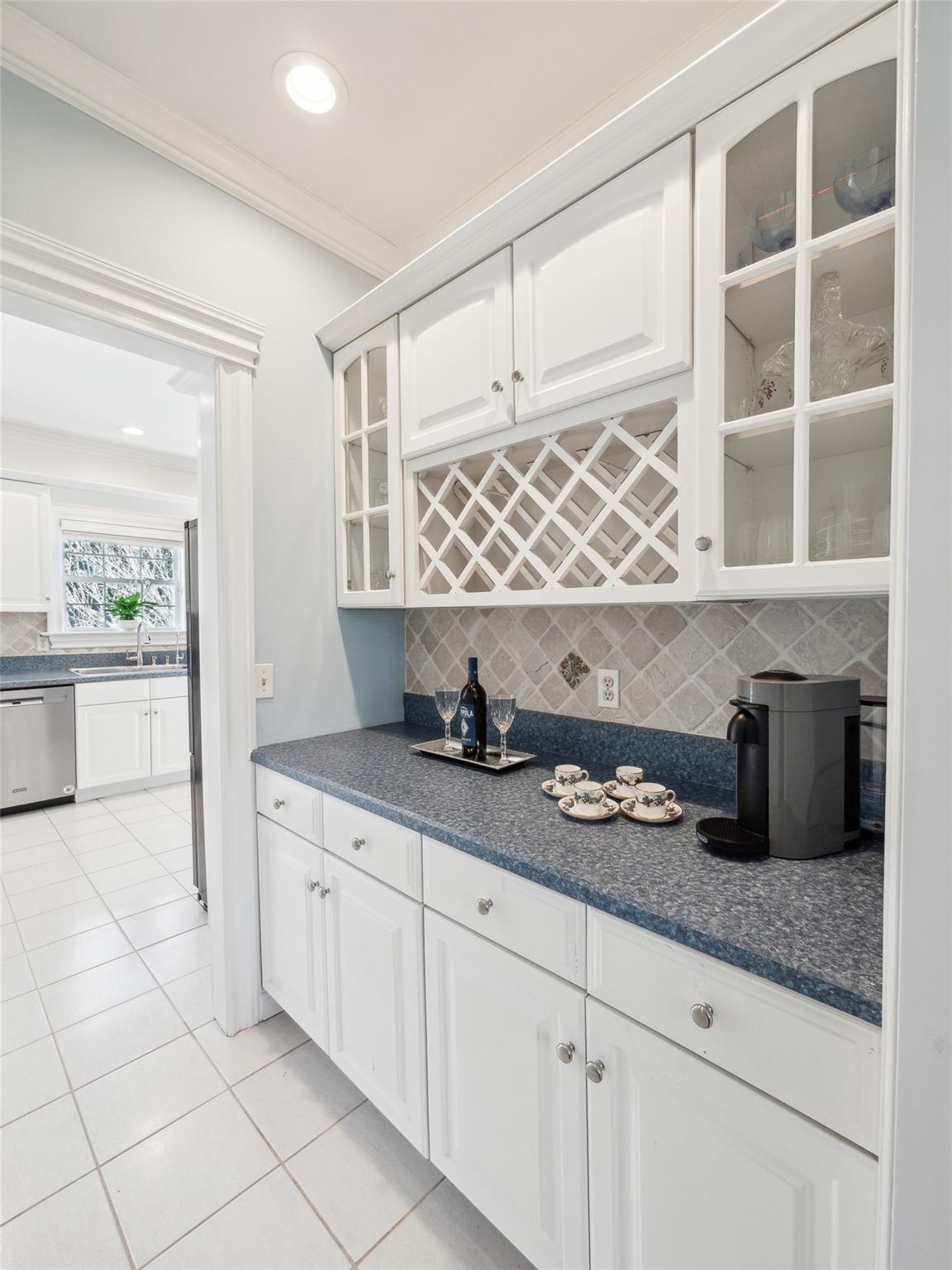10 Pineland Court, Dix Hills, New York image 13