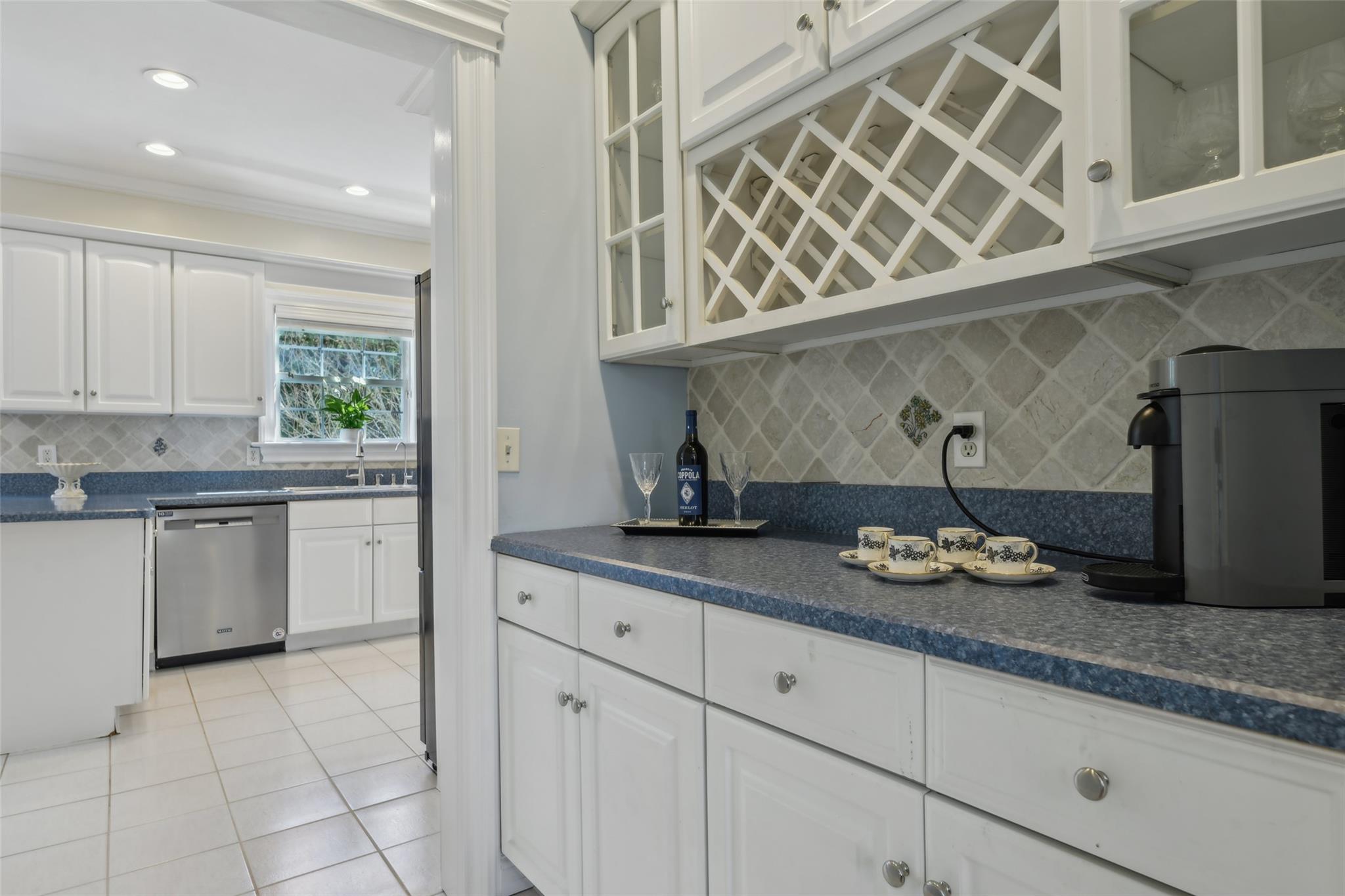 10 Pineland Court, Dix Hills, New York image 12