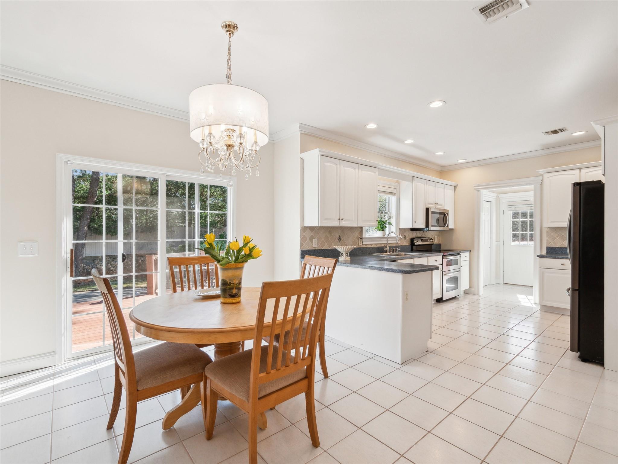 10 Pineland Court, Dix Hills, New York image 22