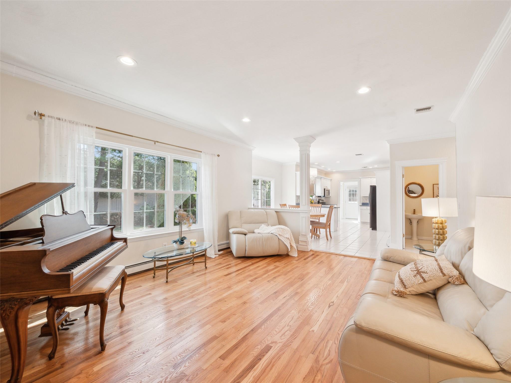 10 Pineland Court, Dix Hills, New York image 29