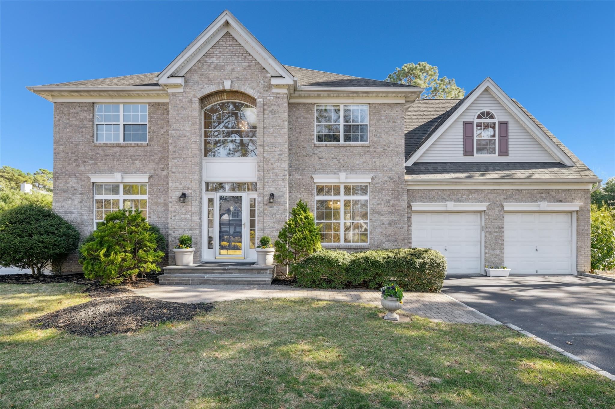 10 Pineland Court, Dix Hills, New York image 2