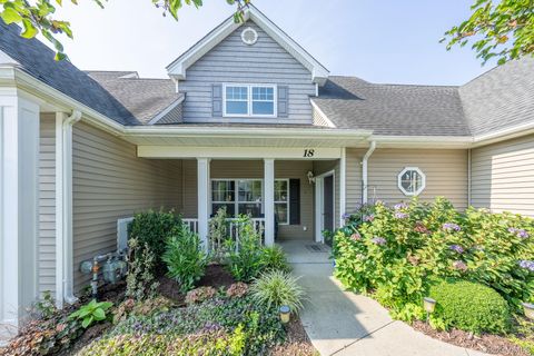 Photo of 18 Kennsington Court, Riverhead, NY 11901 (MLS # 931078)