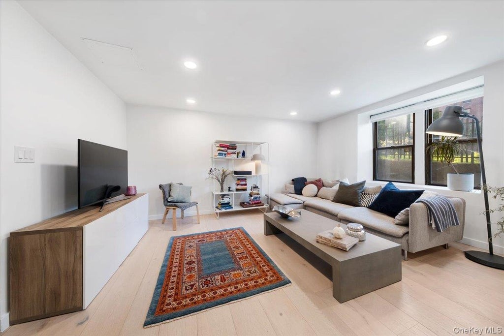 Photo of 30 Windsor Terrace #AA1, White Plains, NY 10601 (MLS # 1047864)