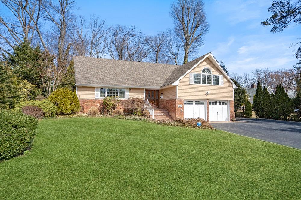 49 Harwood Drive, Glen Cove, New York image 2