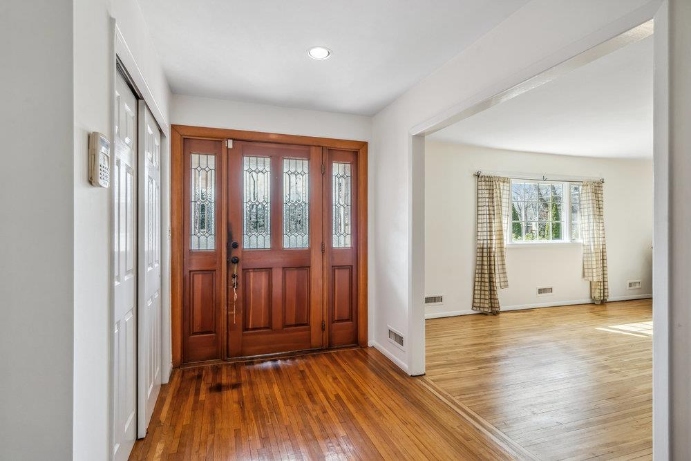 49 Harwood Drive, Glen Cove, New York image 3
