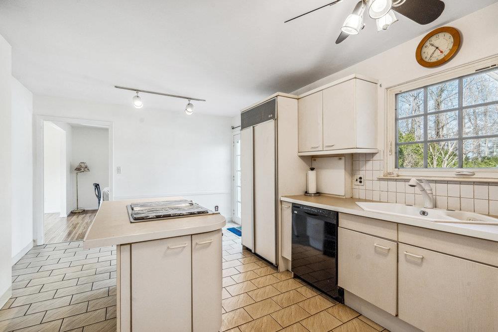 49 Harwood Drive, Glen Cove, New York image 9