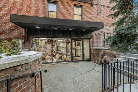 Condo For Sale - 1725 Edison Avenue #1F<br/> Bronx, NY 10461