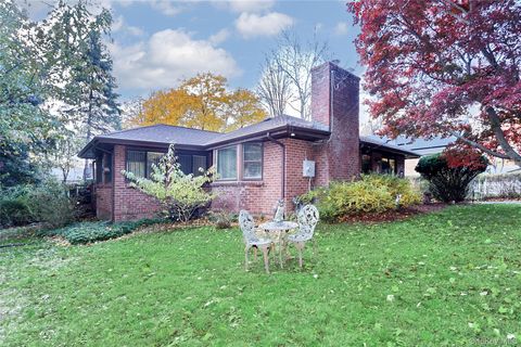 Photo of 310 S Mountain Road, New City, NY 10956 (MLS # 932891)
