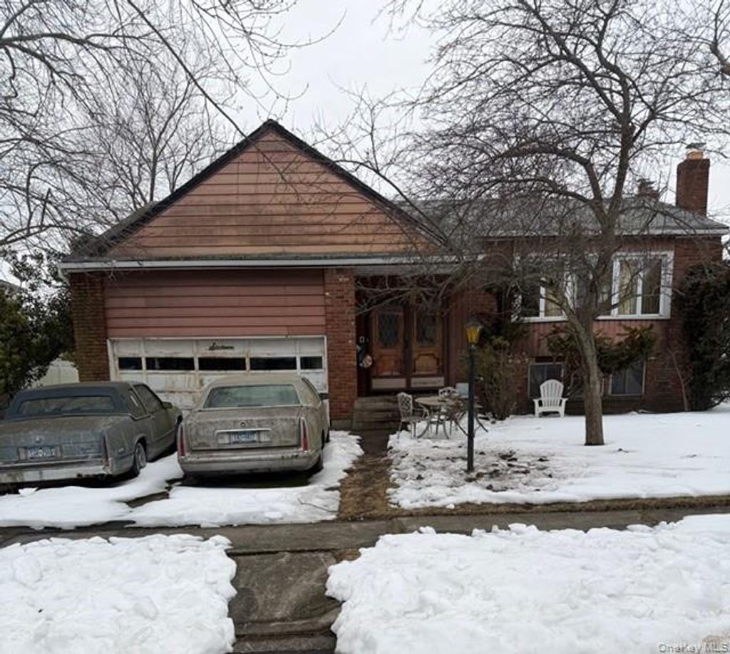 Photo of 16 Merritt Avenue, Massapequa, NY 11758 (MLS # 963066)