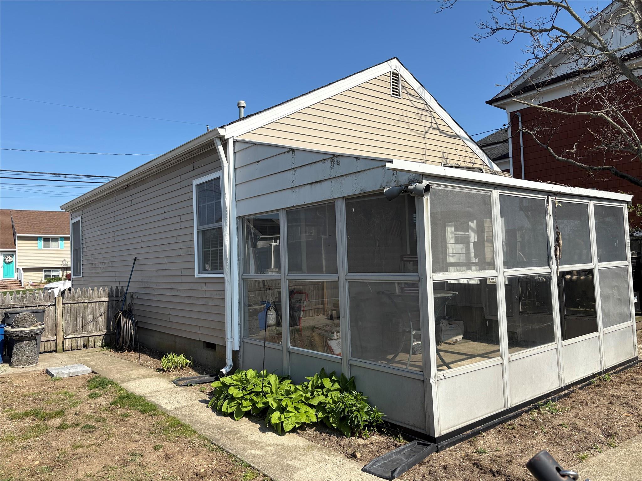 260 East Drive, Copiague, New York image 28