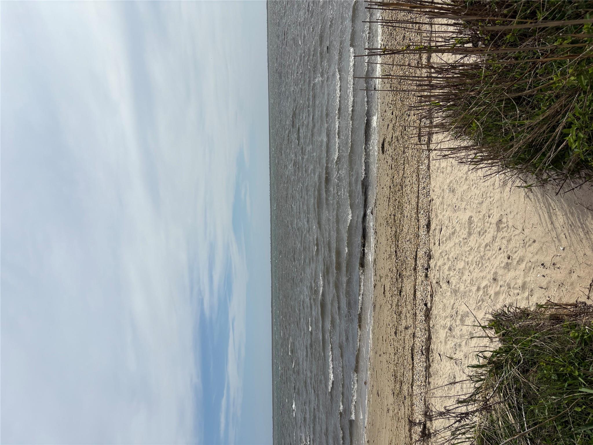 260 East Drive, Copiague, New York image 34